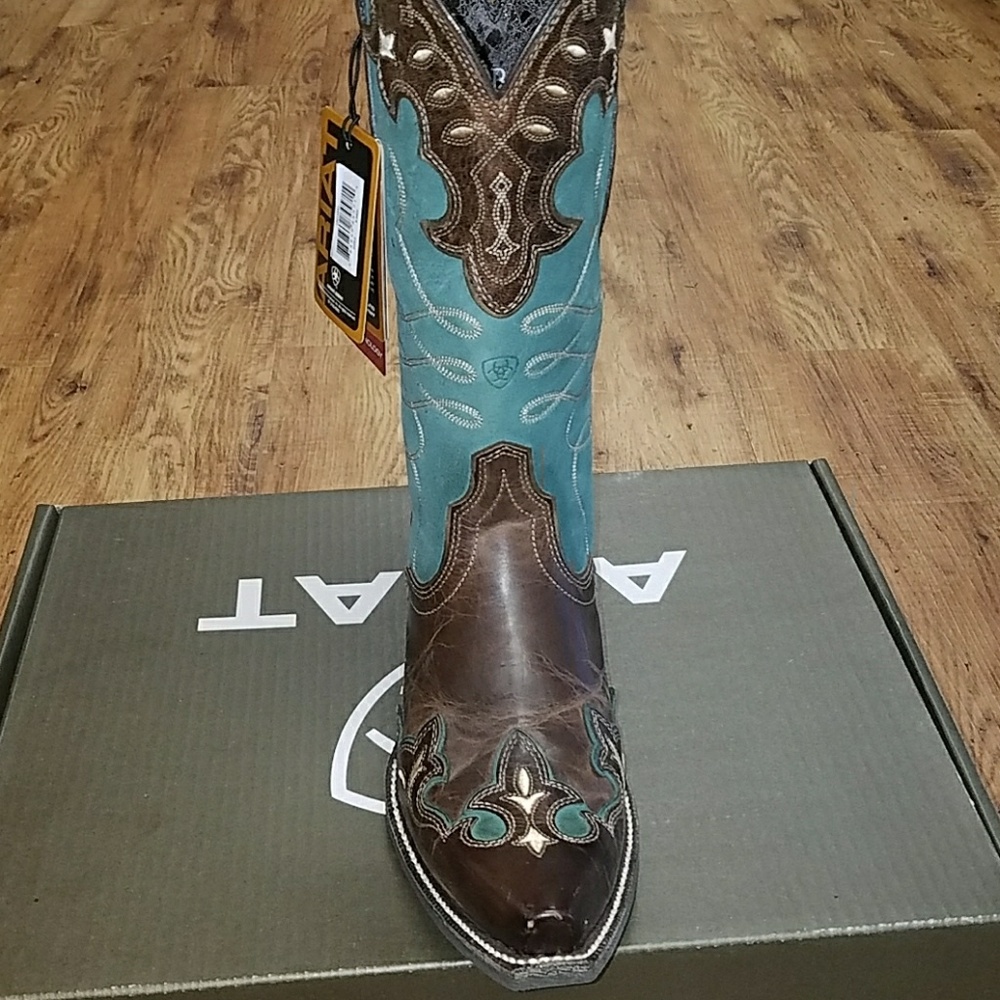 Womens Ariat boots - Picture 3 of 4